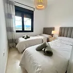 2br Luxe In Marbella Close To Beaches Apartmán