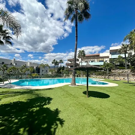 2br Luxe In Marbella Close To Beaches Апартаменти *