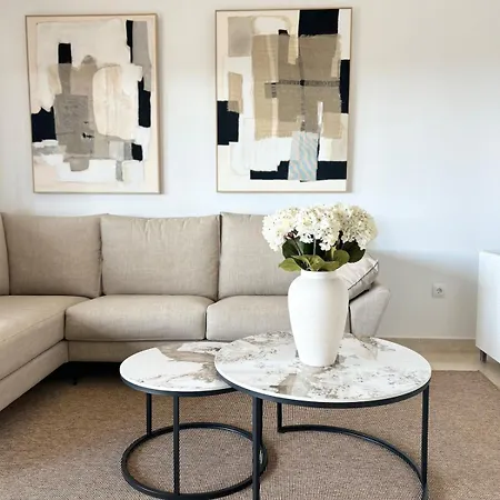 2br Luxe In Marbella Close To Beaches Апартаменти *