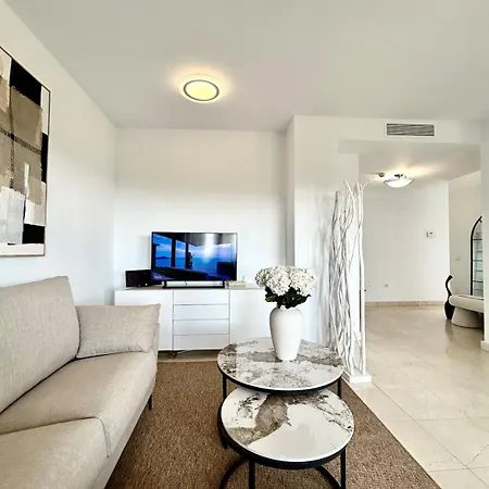 شقة 2br Luxe In Marbella Close To Beaches