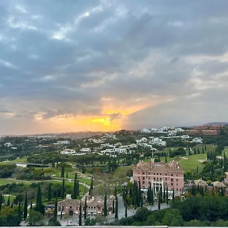 Apartment 2br Luxe In Marbella Close To Beaches *